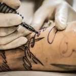 Penna per tatuaggi: a cosa serve e dove comprarla online - Max